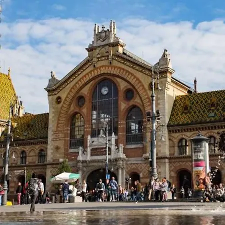 Hanna&rita In The Centre Lonyay 42a 3rd Floor In The Back Yard